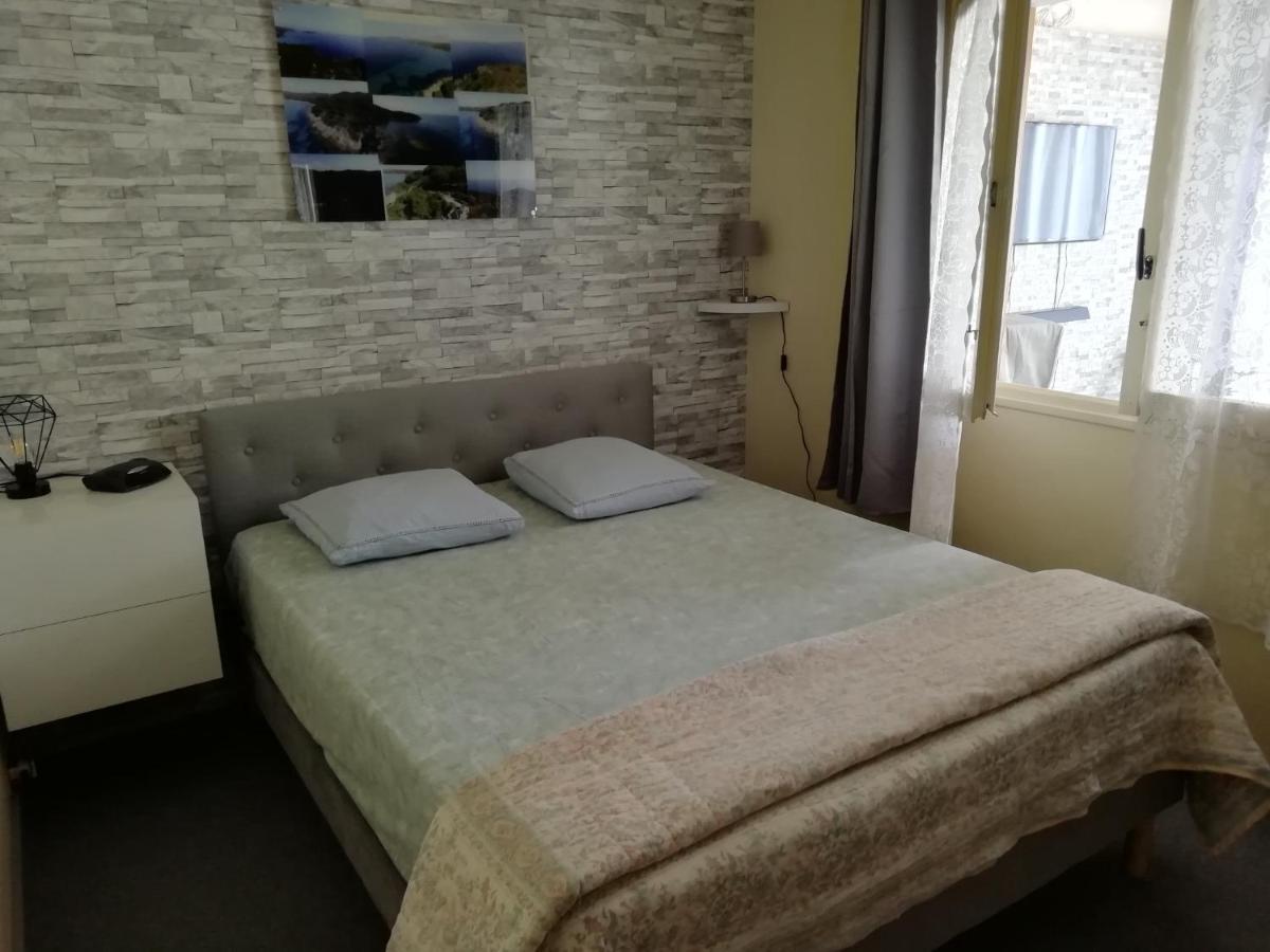 Appartement Classe 3 Etoiles Au 1Er Etage D'Une Maison Avec Jardin Dans Un Quartier Calme Cavalaire-sur-Mer Buitenkant foto